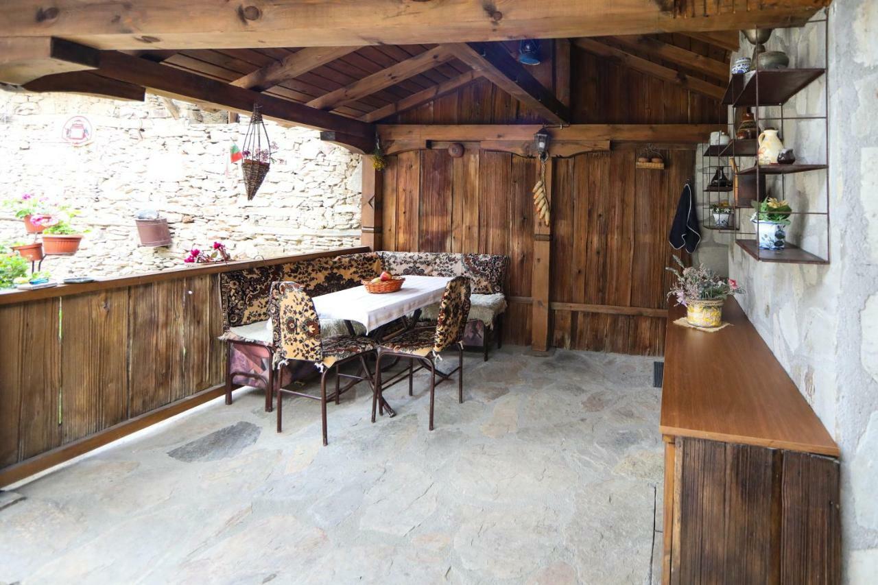 Hotel Тодорината Къща Leshten Exterior foto