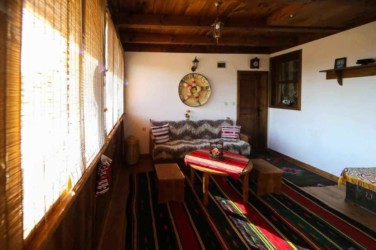 Hotel Тодорината Къща Leshten Exterior foto